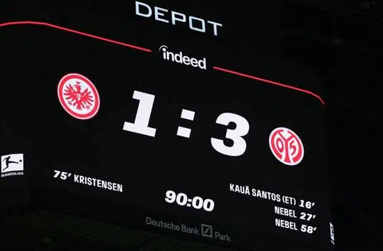 MAINZ se paye le derby !
3-1 à FRANKFURT contre l'Eintracht pour qui la trêve est la bienvenue (1 nul et 4 défaites sur les derniers matchs dans les 3 compétitions)
#SGEM05