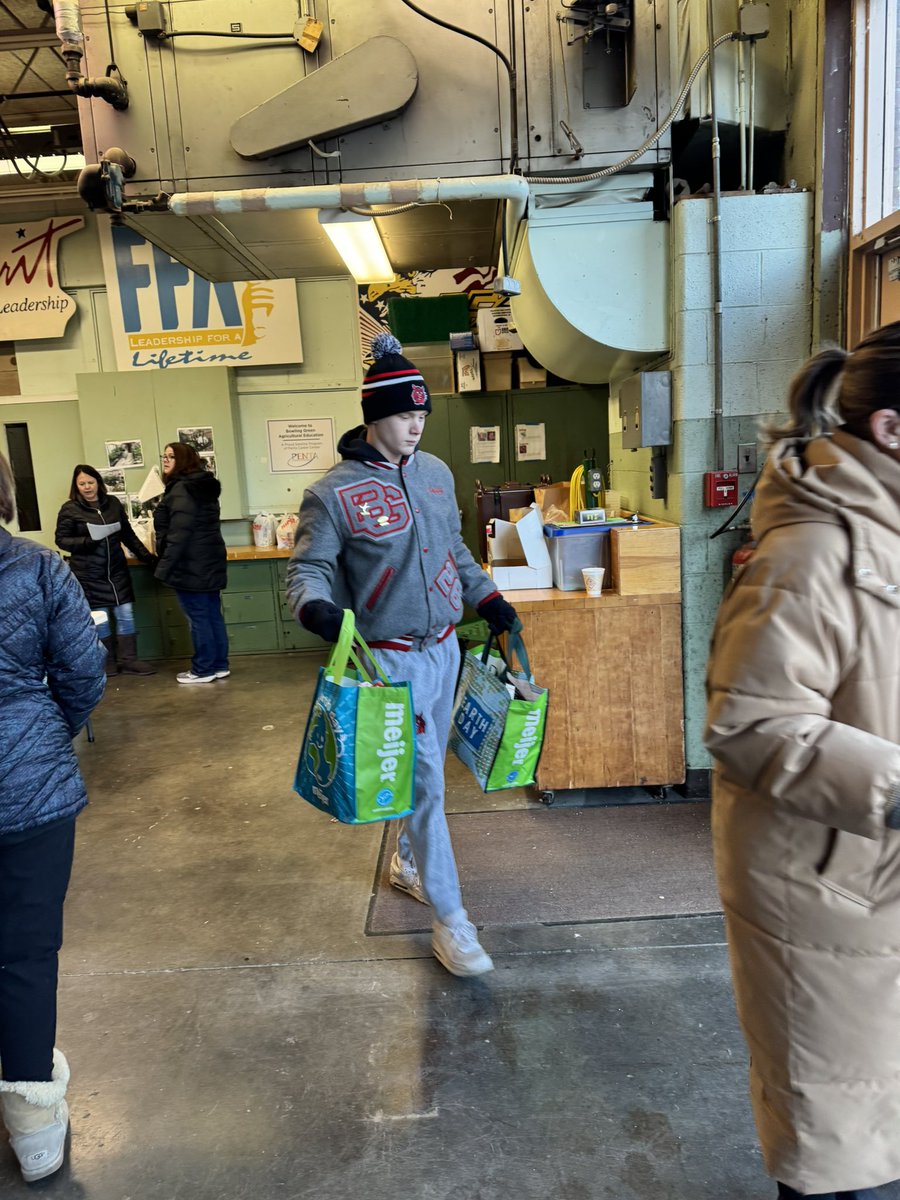 Bobcat Hockey teams were up early this morning helping sort and load gifts for Dear Santa!