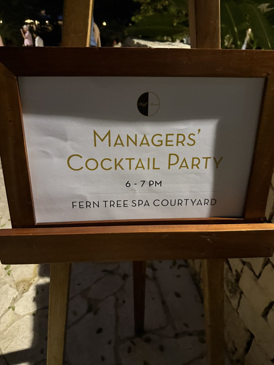 davidmullings's tweet image. I recently met a husband and wife at Half Moon Hotel in Montego Bay, Jamaica at the Manager’s Cocktail Party.

They are from the NE USA and were spending 12 days in Jamaica. Their first ever trip.

Here is their wealth creation story.

A 🧵