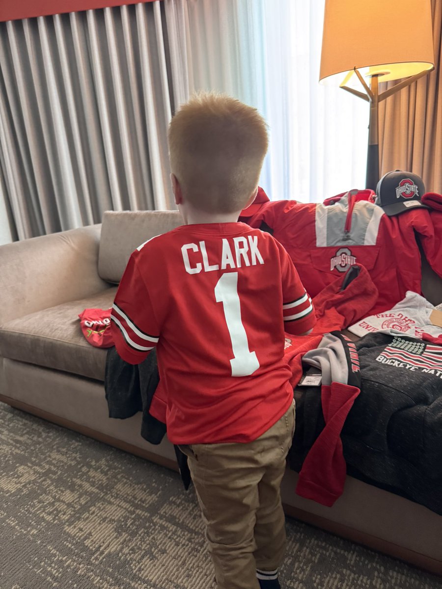 Today has been an incredible day! Thank you again to <a href="/BoCamaro/">🍊🍊Capt'n Cornjuice🥃🥃</a> for putting this all together and for everyone who donated to make this happen! 

Thank you to <a href="/HOMAGE/">HOMAGE</a> for opening your doors to us for such an amazing cause with <a href="/BeyondTheSnap/">Beyond The Snap</a>.

Thank you to <a href="/caboose005/">CHRIBIZZLE</a> for meeting