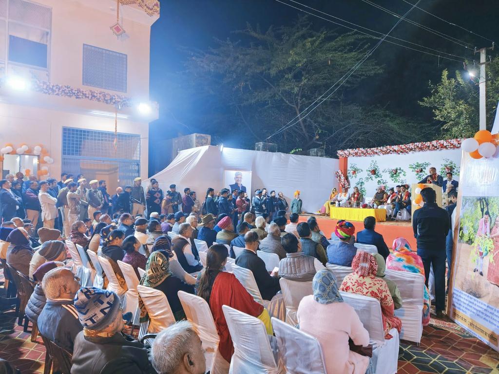 cpjoshiBJP's tweet photo. आज जिला परिषद #चित्तौड़गढ़ में नवीन पन्नाधाय भवन के उद्घाटन कार्यक्रम में भाग लिया।
इस अवसर पर केंद्रीय मंत्री श्री गजेन्द्र सिंह शेखावत जी, जिलाध्यक्ष श्री मिट्ठू लाल जी जाट, विधायक श्री अर्जुन लाल जीनगर जी, श्री सुरेश धाकड़ जी, श्री चंद्रभान सिंह जी, जिला प्रमुख श्री भूपेन्द्र सिंह बडोली जी, प्रधान श्रीमती देवेन्द्र कंवर जी सहित पार्टी पदाधिकारीगण जनप्रतिनिधिगण एवं कार्यकर्तागण उपस्थित रहे।

#Chittorgarh