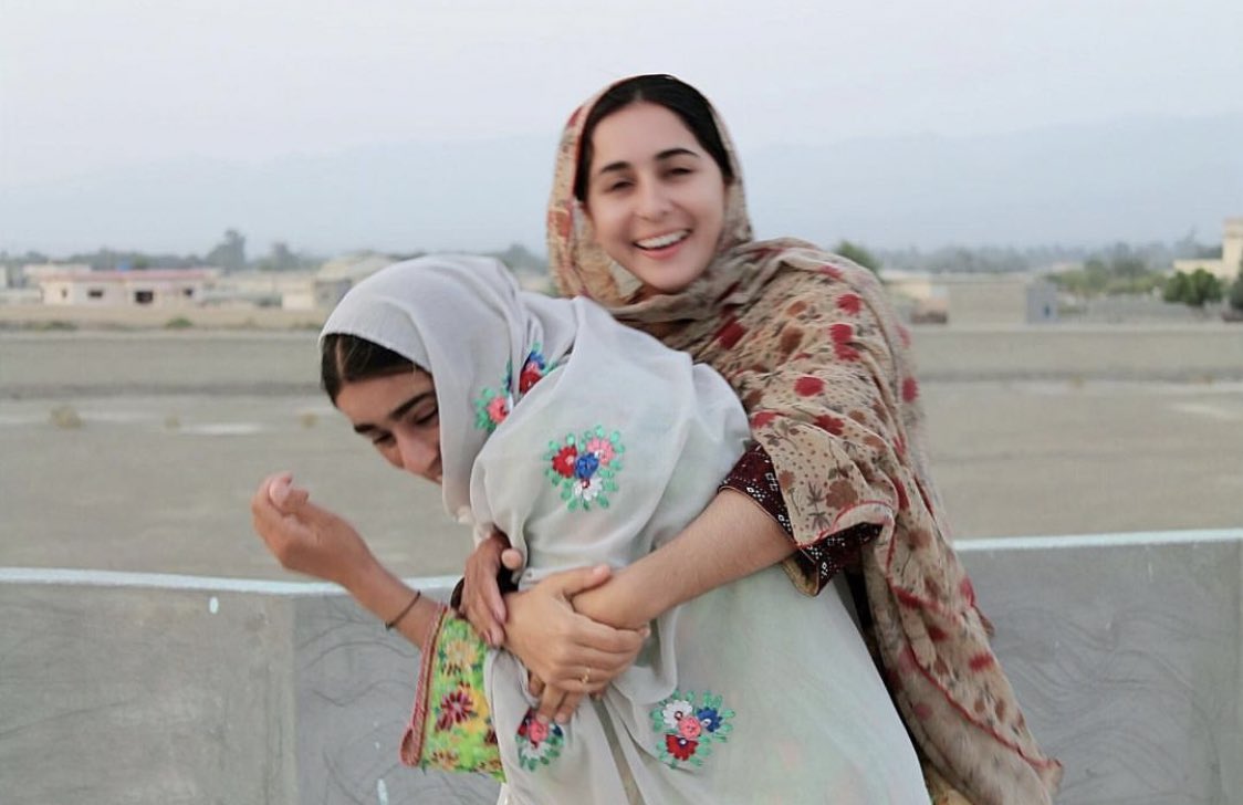 TheBalochWorld's tweet photo. شھید نمیران اِنت!

شھیدہ “کریمَہ بلوچ” ءِ نام، کوشش ءُ راجدوستی مُدام گون بلوچان ءُ چَہ بلوچستان ءَ زندگ اِنت.

چهارمین سالگرد شهادت فعال حقوق بشر «کریمه بلوچ»

#KarimaBaloch https://t.co/kHvTbmZBdz