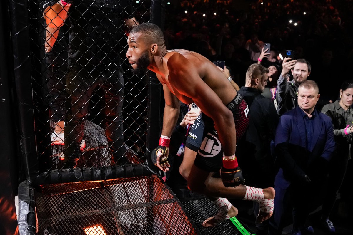 SalahdineP's tweet photo. Ce fut un rêve devenu réalité, défendre mon titre du @KSW_MMA à la maison et avec mon peuple. Merci à tous d’avoir été là. 💪🏾 https://t.co/9B6YGqQcoe