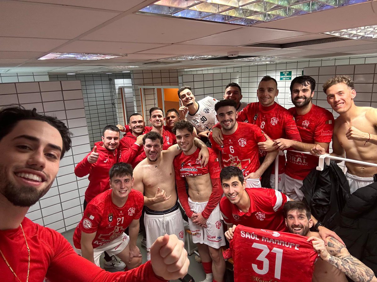 𝐆𝐇 𝐃𝐈𝐒𝐓𝐑𝐈𝐁𝐔𝐂𝐈𝐎́𝐍 𝐌𝐎𝐑𝐀𝐋 𝐅𝐒⬇️

Empate de nuestro primer equipo en la pista del líder e invicto en liga! Una pena que se nos hayan escapado los 3 puntos en los últimos instantes del partido💪🏻⚽️🔴

MRB MÓSTOLES FS 2-2 GH DISTRIBUCIÓN MORAL FS 

⚽️Juan
⚽️Jota