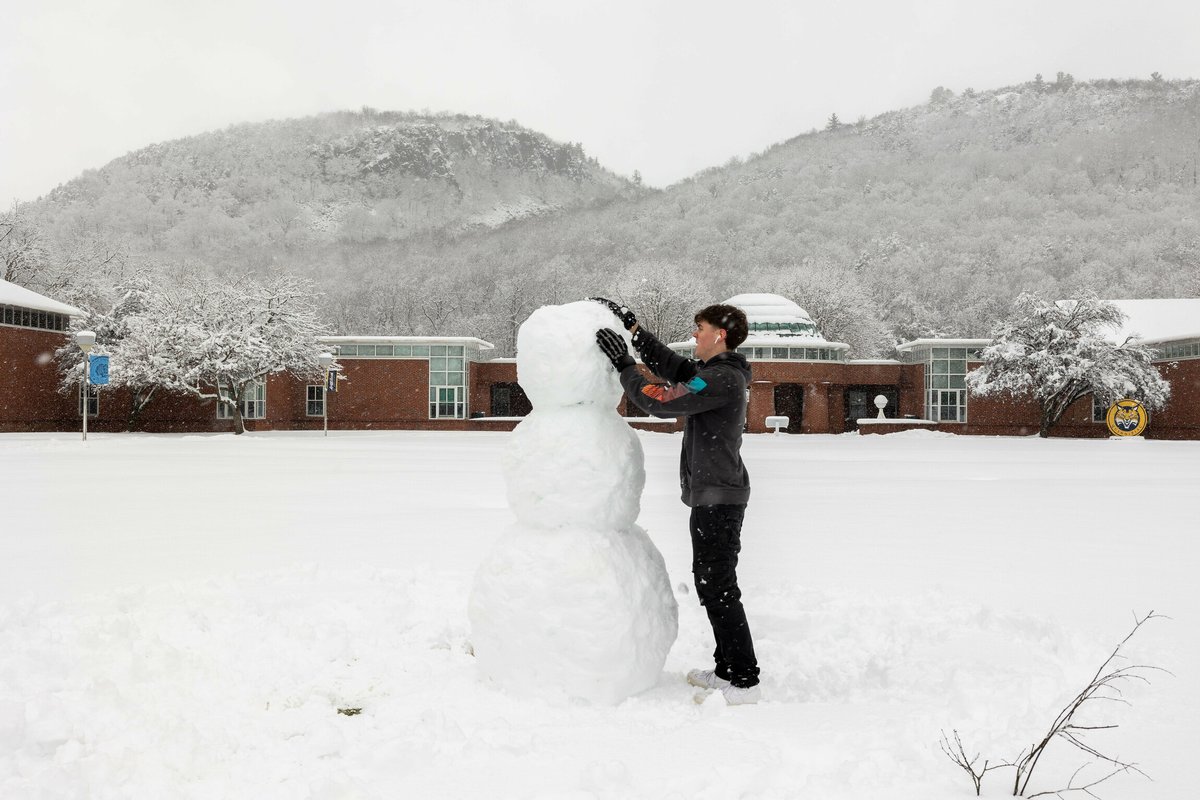 Happy first day of winter, Bobcats! ❄️
