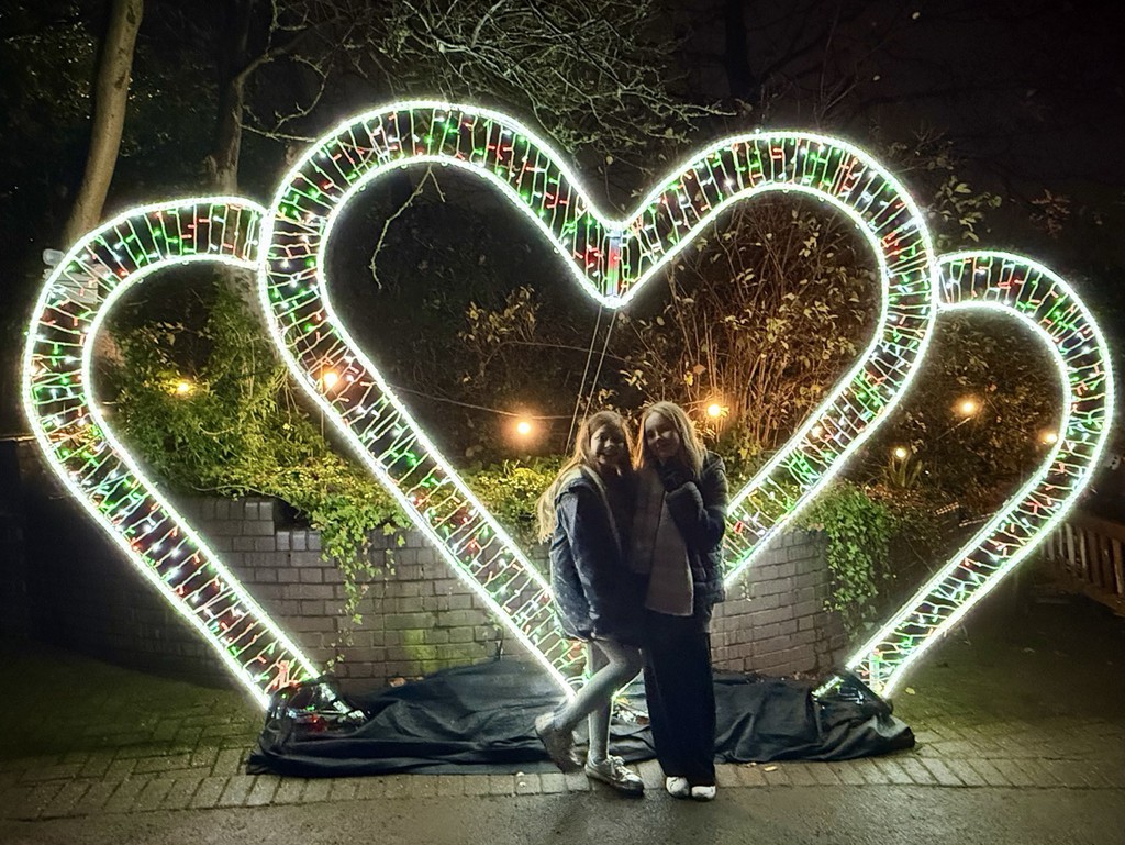 zoecorkhill's tweet image. There are plenty of photo opportunities too, with a light tunnel and glowing pink light balls to walk through, circular hanging light up chairs to sit in, and some sweet fairy light hearts.

Read more 👉 bit.ly/3OZKweb

#Luminate #LightTrail #BirminghamBotanicalGardens