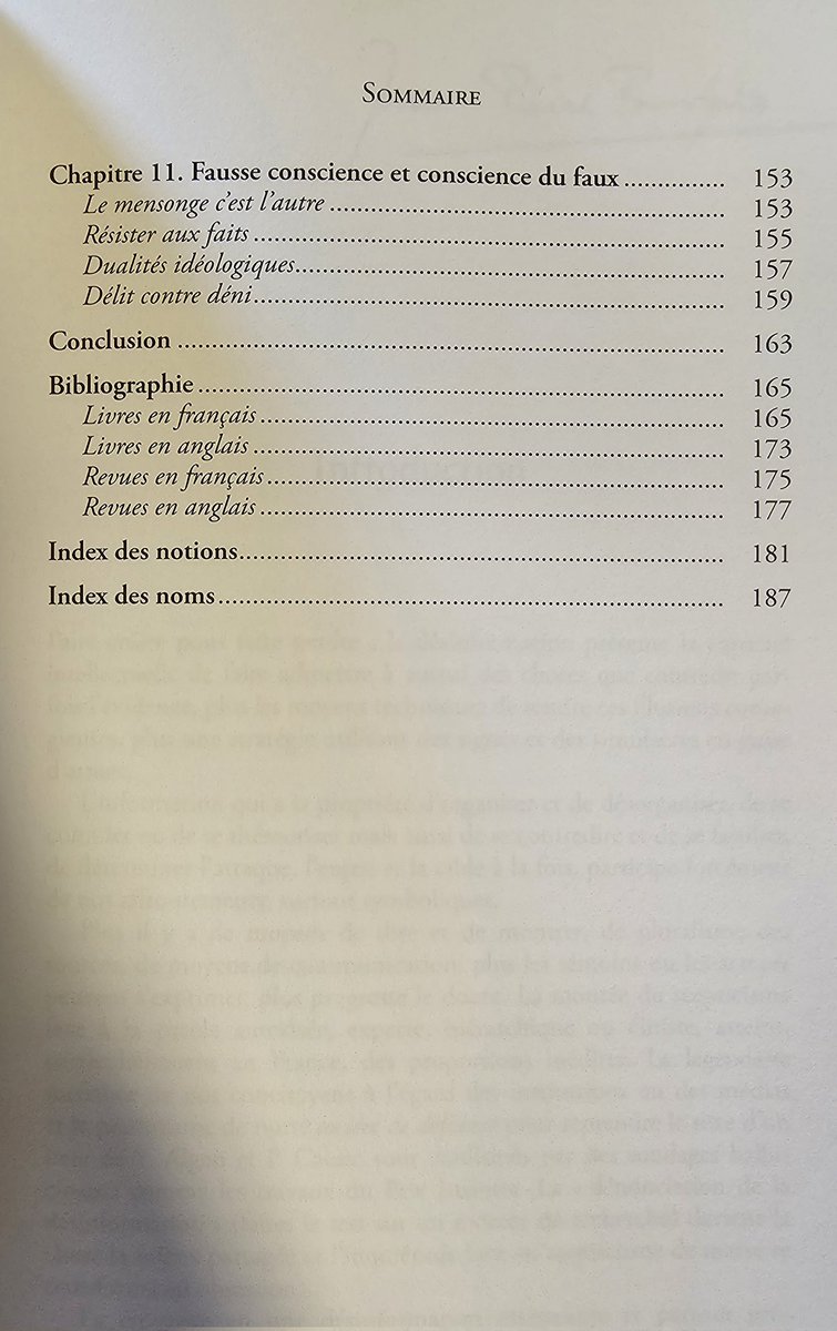 JPBodjoko's tweet image. 🚨🎯 #Culture : Pour bien passer les fêtes de fin d'année et du début de l'année, je ne me refuse pas de petits cadeaux qui nourrissent le cerveau. 🧠🎁📚 #Livres #Lectures #Fêtes #Cadeaux #Bonheur @TemuniP