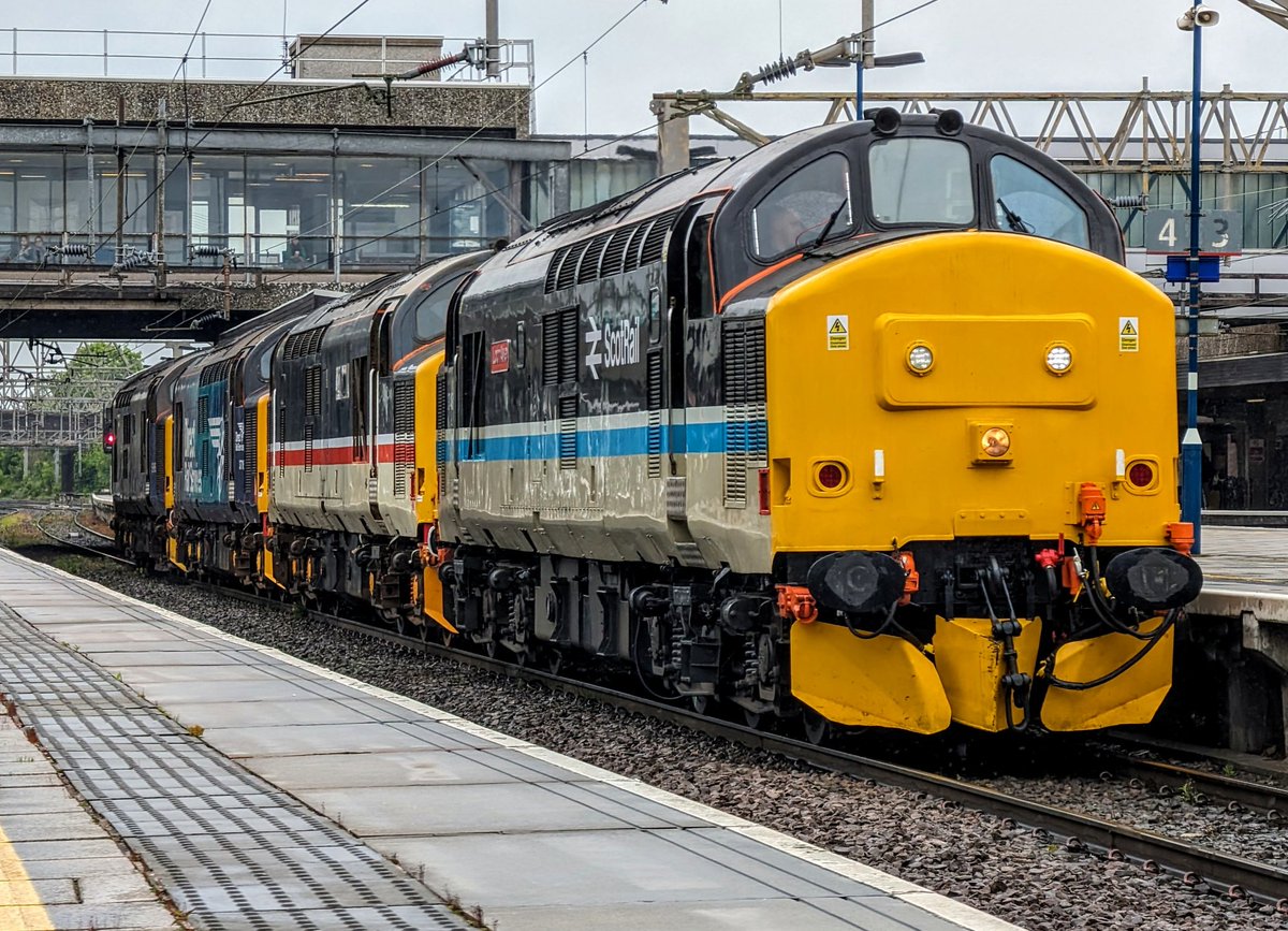 DownOnTheStour's tweet image. Year In Review 2024: May Pt 2✨

The May Madness continued with me finally ticking off Windermere, a Quadruple tractor combo, 93001 finally operating under its own power &amp;amp; 56103 appearing in service 👏

#yearinreview #class93 #railoperationsgroup #windermere #class37 #thrash