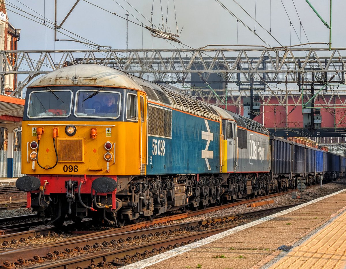 DownOnTheStour's tweet image. Year In Review 2024: May Pt 2✨

The May Madness continued with me finally ticking off Windermere, a Quadruple tractor combo, 93001 finally operating under its own power &amp;amp; 56103 appearing in service 👏

#yearinreview #class93 #railoperationsgroup #windermere #class37 #thrash