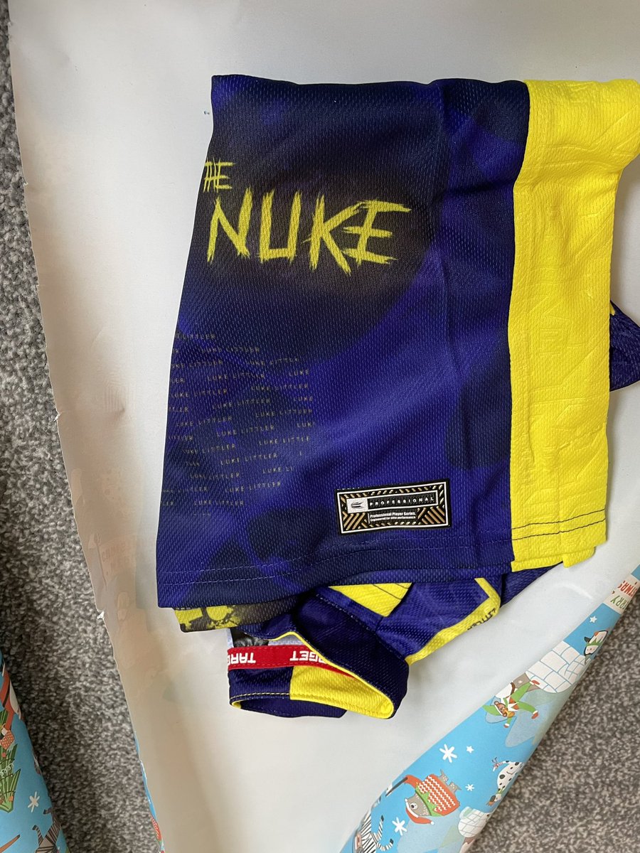 _m_a_d's tweet photo. Father Christmas is going to be top dog bringing small’s number one Christmas list ask…a @LukeTheNuke180 shirt. Thank goodness for age 9 darts clothes!! 😅🎅 🎯 https://t.co/8PG8as2QuD