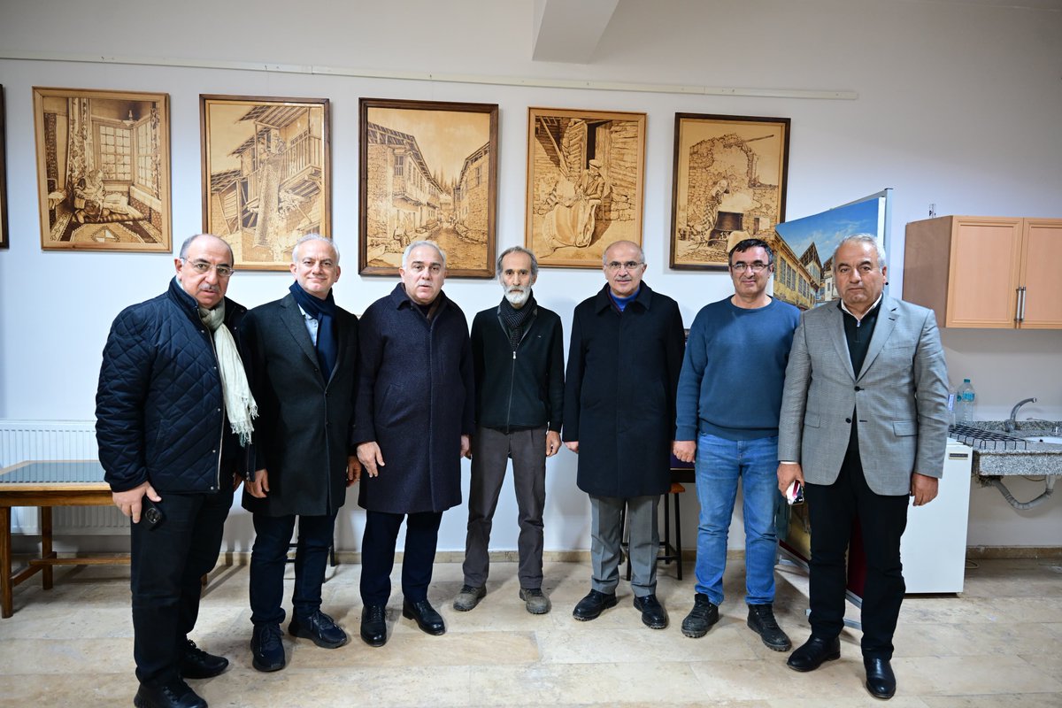 Sami Er (@samiermbb) on Twitter photo TOKİ'de ve Fatih Belediyesi'nde uzun yıllar beraber çalıştığımız, kadim dostum Fatih Belediye Başkanımız Sayın <a href="/MErgun_Turan/">M. Ergün TURAN</a>'ı, değerli dostlarım İBB Meclisi AK Parti Grup Başkan Vekili <a href="/ZeynelOkul/">Zeynel Abidin Okul</a>'u ve Fatih Belediye Başkan Yardımcımız <a href="/mozcelik34/">Mehmet ÖZÇELİK</a>'ü Malatya'mızda ağırladık. TOKİ'de ve Fatih Belediyesi'nde uzun yıllar beraber çalıştığımız, kadim dostum Fatih Belediye Başkanımız Sayın <a href="/MErgun_Turan/">M. Ergün TURAN</a>'ı, değerli dostlarım İBB Meclisi AK Parti Grup Başkan Vekili <a href="/ZeynelOkul/">Zeynel Abidin Okul</a>'u ve Fatih Belediye Başkan Yardımcımız <a href="/mozcelik34/">Mehmet ÖZÇELİK</a>'ü Malatya'mızda ağırladık.