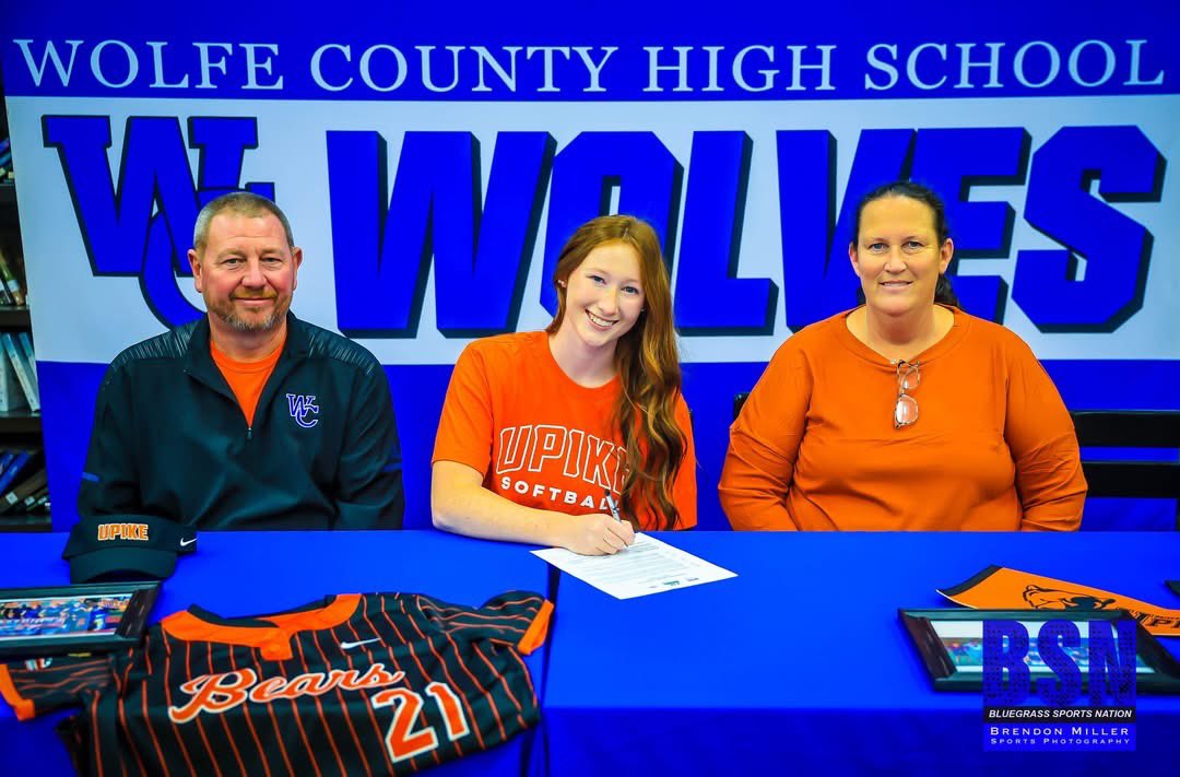 FusionGlass18U's tweet photo. Congrats Chloy Creech on signing with UPike! Amazing player &amp; teammate! https://t.co/2aKNIjorKF