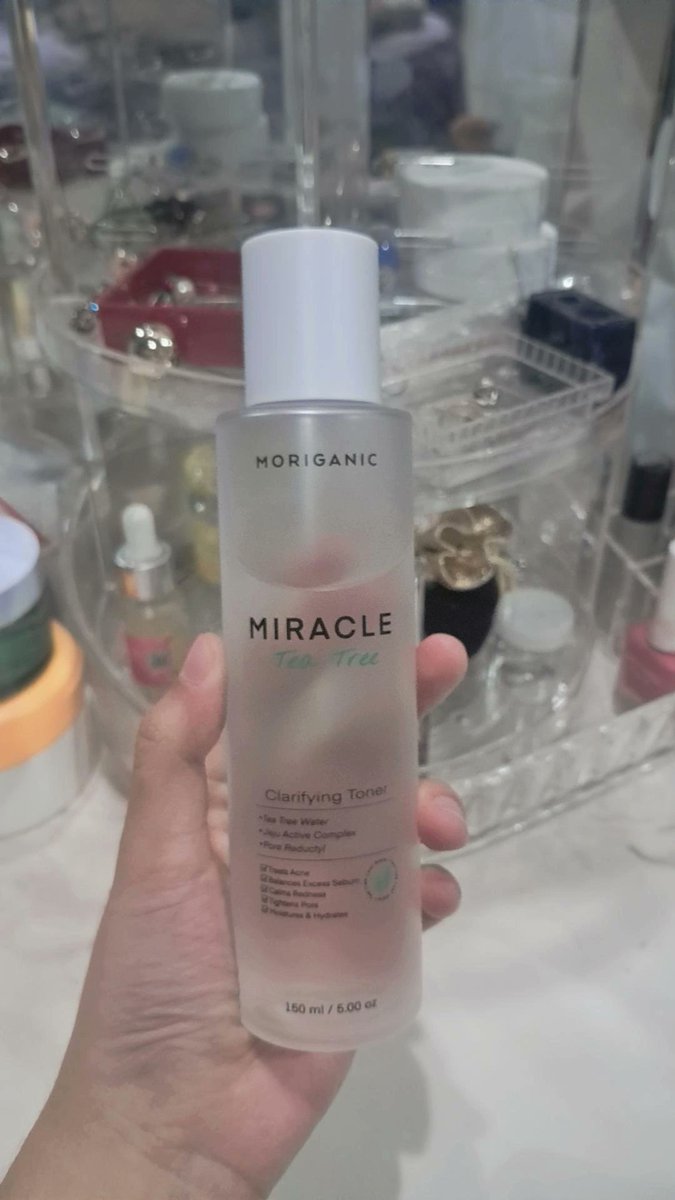 Coolkidyu's tweet photo. Baru nemu ini kombo duo serum dan toner yang ga asal claim, no tipu tipu apalagi overclaim dan hasilnya emang beneran nyata ada✨️ very good, trus me.

Yang punya kulit oily skin atau acne prone skin merapat yuk🏃‍♀️‍➡️ https://t.co/BTPoF43UBD