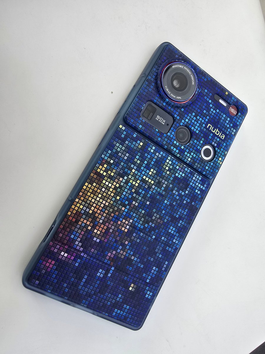 nubia Z70 Ultraのケース、華強北のZTEの店にありました。99元（約2000