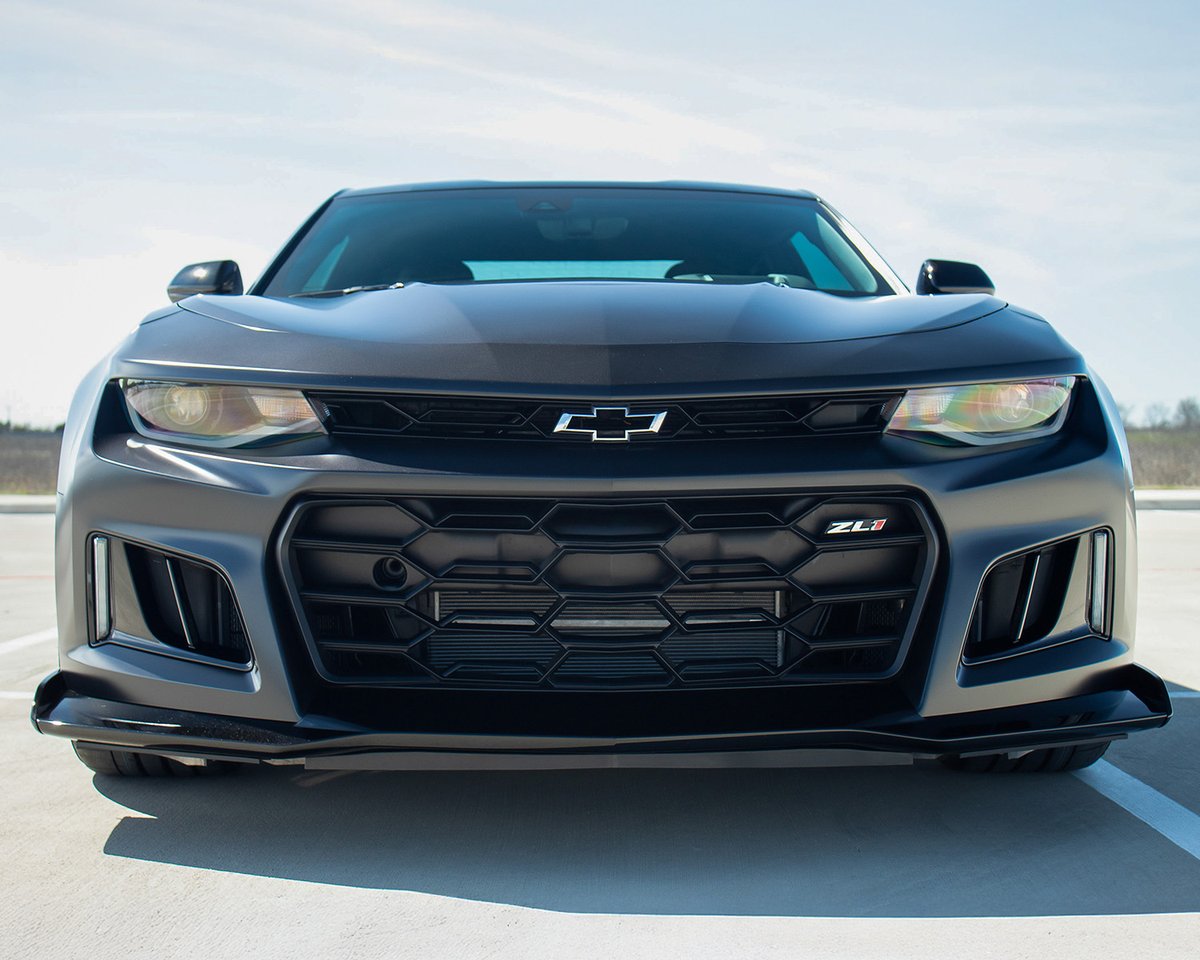 Barrett_Jackson's tweet image. Powered by a 650hp #supercharged #LT4 #V8 paired with a 6-speed manual and rolling on sleek 20-inch Dark Graphite wheels, this #Camaro has only 50 miles and is ready to find its next home at the 2025 #Scottsdale Auction, Jan. 18-26! 

Learn more: bit.ly/SD25TW-2024Che…