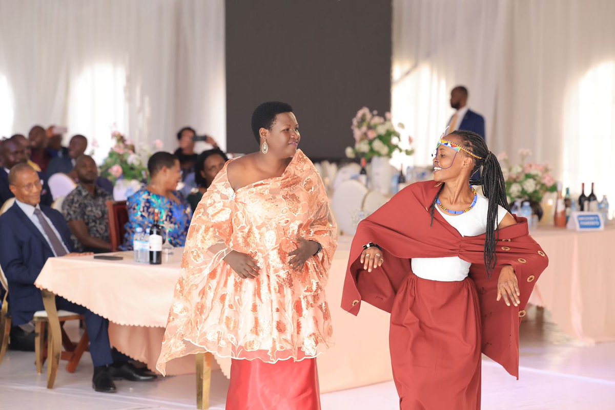 AnitahAmong's tweet image. Earlier today, I had the privilege of attending the traditional giveaway ceremony of Mercy Paula Barishaki, the daughter of the Honourable Justice Cheborion Barishaki. During this colorful celebration, she introduced her husband-to-be, Kelvin Aideloje. The event was filled withโฆ
