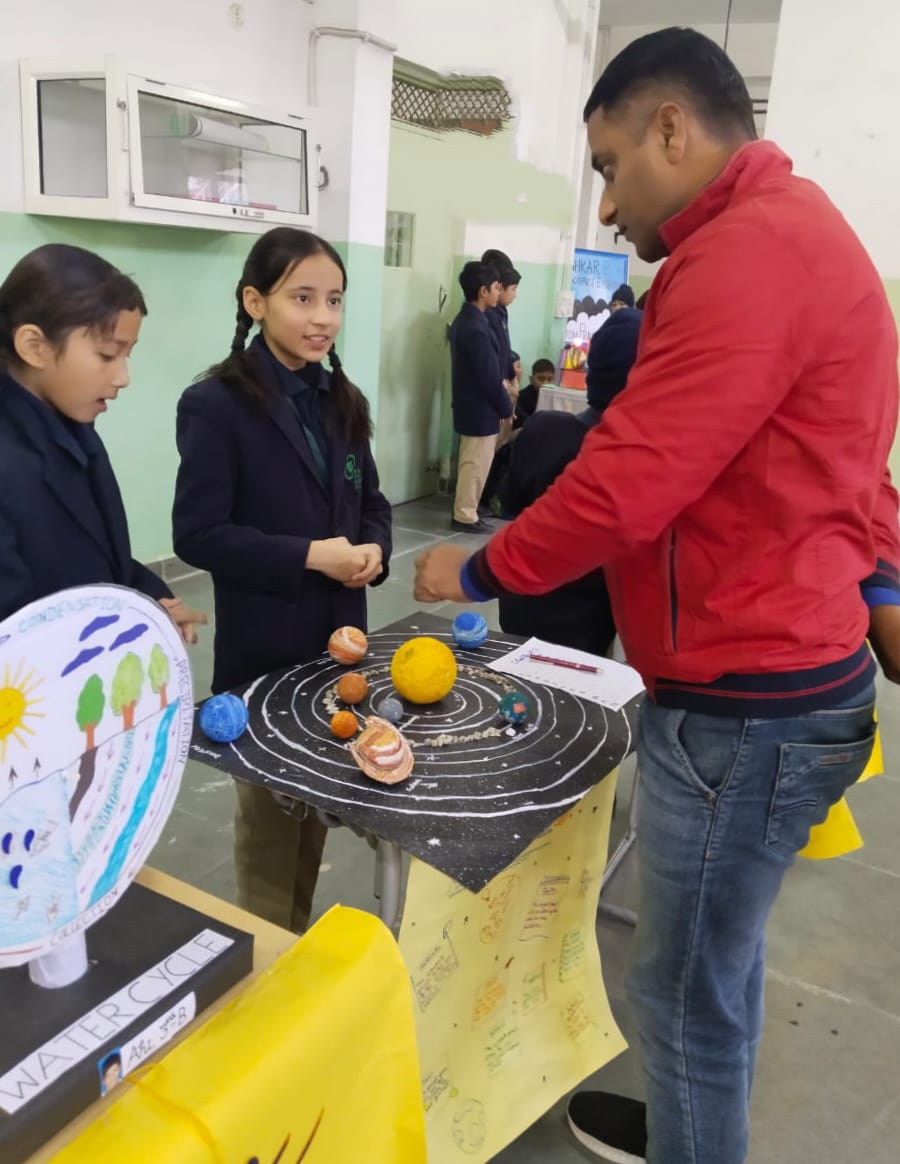 BmlGreenmedows's tweet photo. In order to foster a scientific approach in students and to enhance their team working, creative and motor skills a 𝐒𝐜𝐢𝐞𝐧𝐜𝐞 𝐄𝐱𝐡𝐢𝐛𝐢𝐭𝐢𝐨𝐧 𝐟𝐨𝐫 𝐜𝐥𝐚𝐬𝐬 𝟑 𝐭𝐨 𝟓 𝐬𝐭𝐮𝐝𝐞𝐧𝐭𝐬 was organised on 21st December 2024 in the school premises. https://t.co/dGTlakLID9
