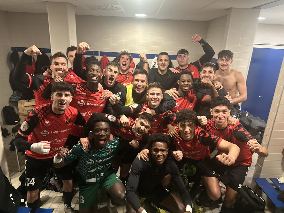 CD_Cortes3's tweet photo. VICTORIA PARA CERRAR EL AÑO!  del #CDCortes contra U.C.D Burladés 1-3 ‼️ ➕3️⃣ 🔴⚫️ #AupaCortes #VamosCortes #JuntosSomosMasFuertes

TODOS JUNTOS 🍍🔴⚫ A por lo siguiente 

#AupaCortes 🔴⚫️ https://t.co/rEdhcGQFuz