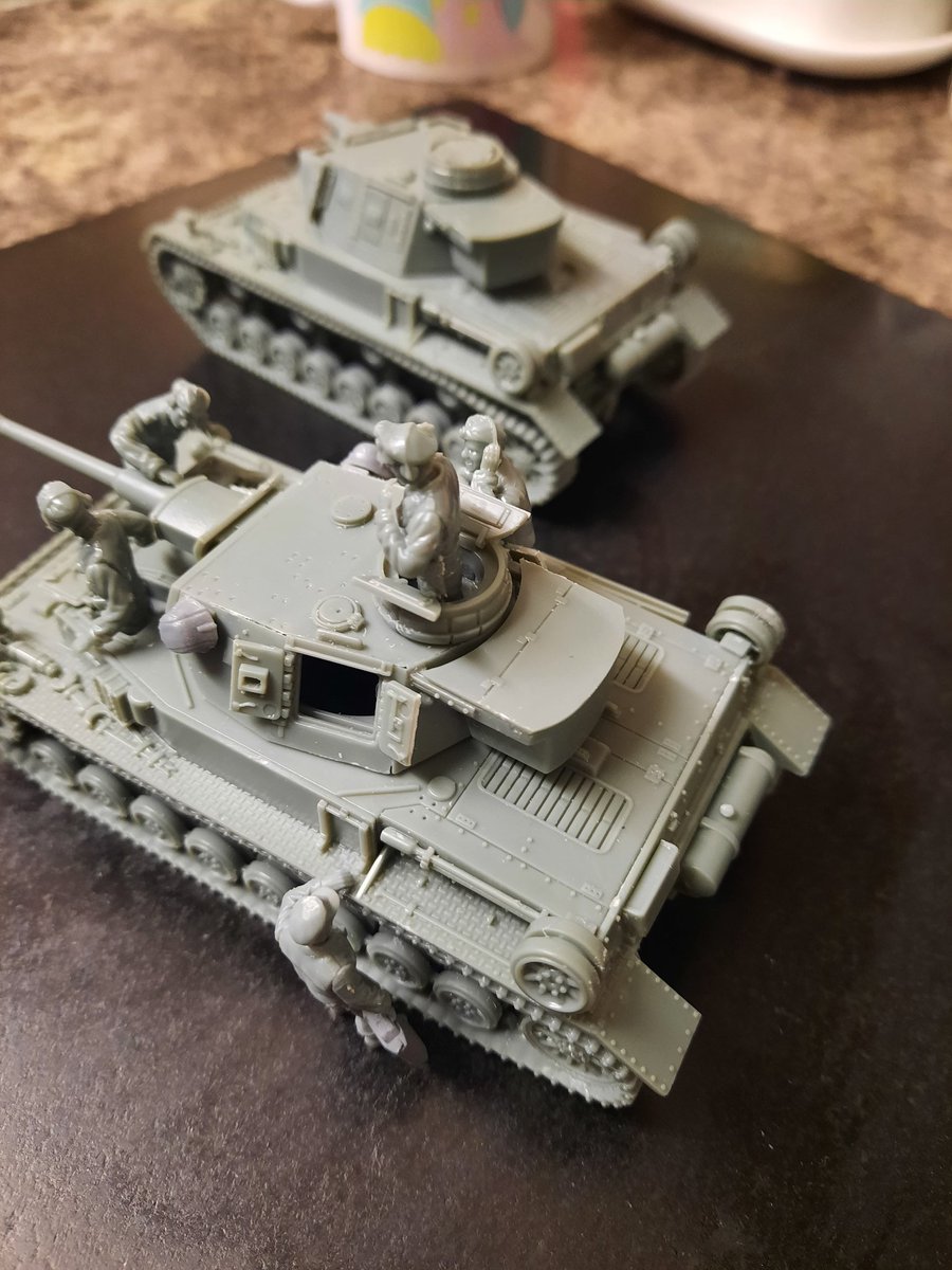 RalphBuick44's tweet photo. @tomjmegan A moment in time: #Grossdeutschland Panzer Bn, Russia, 1942 #Rubiconmodels PzIVF1 &amp; two PzIVF2. Figures converted from Rubicon German Tank crew 284041 &amp; King Tiger II kit. Thank you, @tomjmegan  for arranging this years #FestiveTankChallenge2024 https://t.co/pvv3gsxTDH