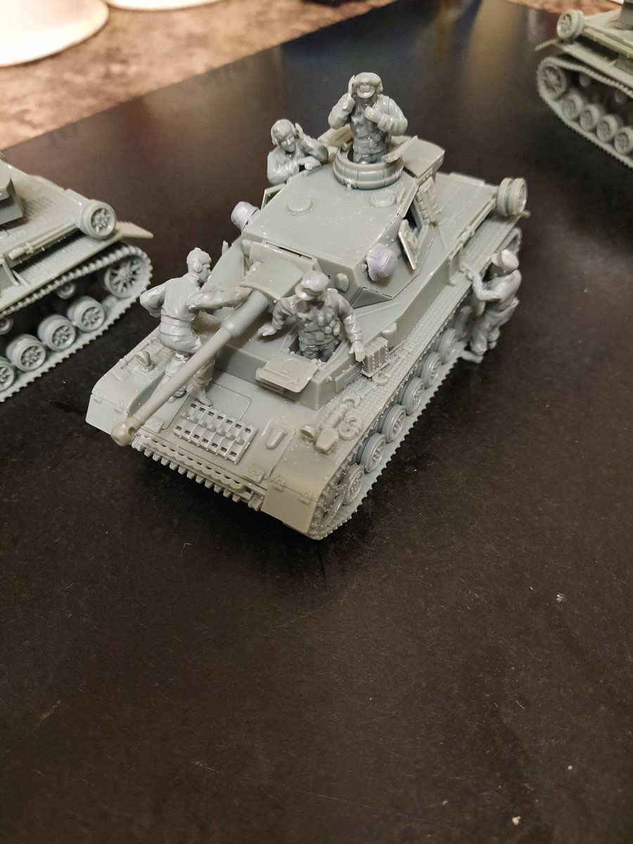 RalphBuick44's tweet photo. @tomjmegan A moment in time: #Grossdeutschland Panzer Bn, Russia, 1942 #Rubiconmodels PzIVF1 &amp; two PzIVF2. Figures converted from Rubicon German Tank crew 284041 &amp; King Tiger II kit. Thank you, @tomjmegan  for arranging this years #FestiveTankChallenge2024 https://t.co/pvv3gsxTDH