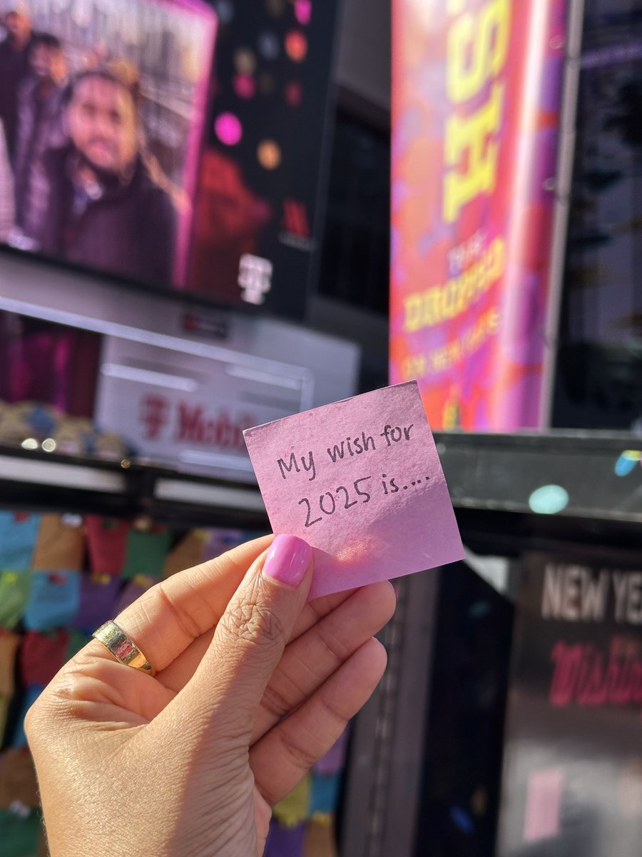 TimesSquareNYC's tweet photo. 3 exciting NYC holiday things to do in #TimesSquare 🪩🎁🎄🎊
1. Write your 2025 wishes at the @PlanetFitness  Wishing Wall (through 12/29) 🎊
2. See the famous 7-foot 2025 Numerals @Kia (through 12/22) 2️⃣0️⃣2️⃣5️⃣
3. Shop Til The Ball Drops 🛍️🎁 https://t.co/JZcGvqWEnj https://t.co/7D1nDnUoeR