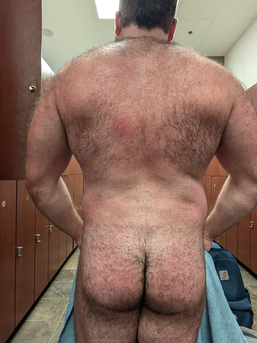 jaymillsbearxxx's tweet photo. Front and back hairy and musky https://t.co/qEb1cJdzcn