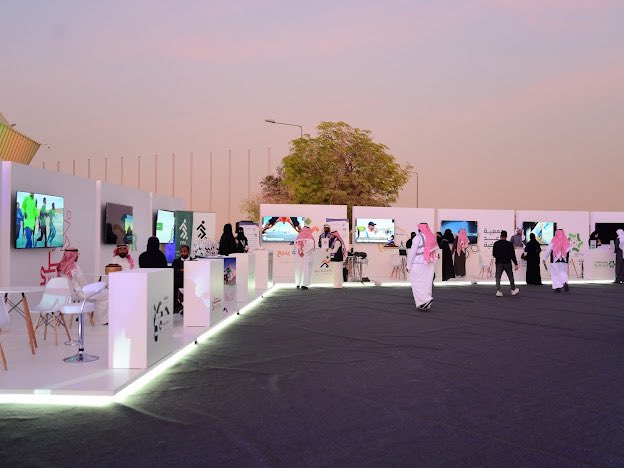 لاعبي كرة القدم السعوديين tweet media