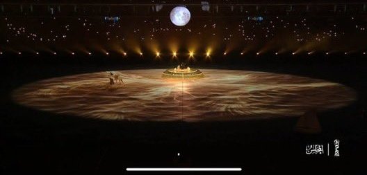 هذا ليس حفل في الكويت .. هذه الكويت في حفل .. ولم يكن افتتاح بطولة فحسب .. بل بمثابة اعادة افتتاح دولة تصحح مسارها وتجدد رونقها وشدّت شراعها نحو الريادة .. بالتزامن مع ذكرى مرور عام على تولي ربانها وقائد مسيرتها دفّة القيادة .. معلنة للجماهير  والمشاهدين: أنا درّة الخليج يا سادة.