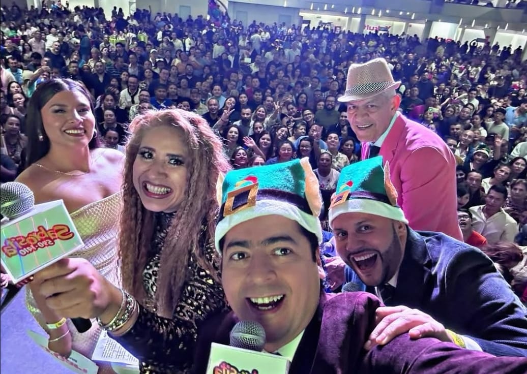 hj_radio's tweet photo. Momentos claves en los eventos jajajjaja la selfies con los oyentes https://t.co/HTiy9hepMG
