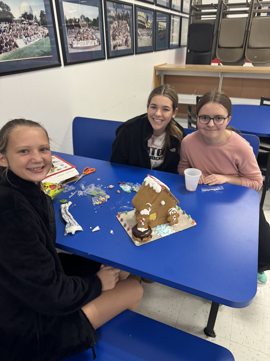 Our Girls Basketball Gingerbread House Competition took place this morning after practice! 🏀

Teams had 45 minutes to assemble their most creative and decorative gingerbread houses with their teammates! 🎄❄️☃️