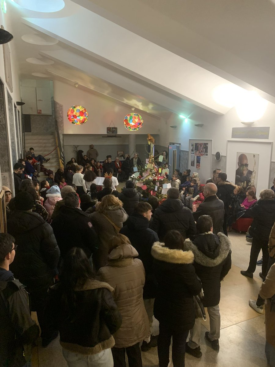 ChrstphDMS's tweet photo. [🎅Conte musical de Noël 🎅] 
Le #Conservatoire de #ChampignySurMarne vous souhaite de douces et heureuses #fêtes de fin d’année 🎄 en #Musique 🎶 et en #Theatre 🎭 
#art #transdisciplinarite #noel #chant #culture #champigny @LaurentJeanne94 https://t.co/jda6fsQWcL