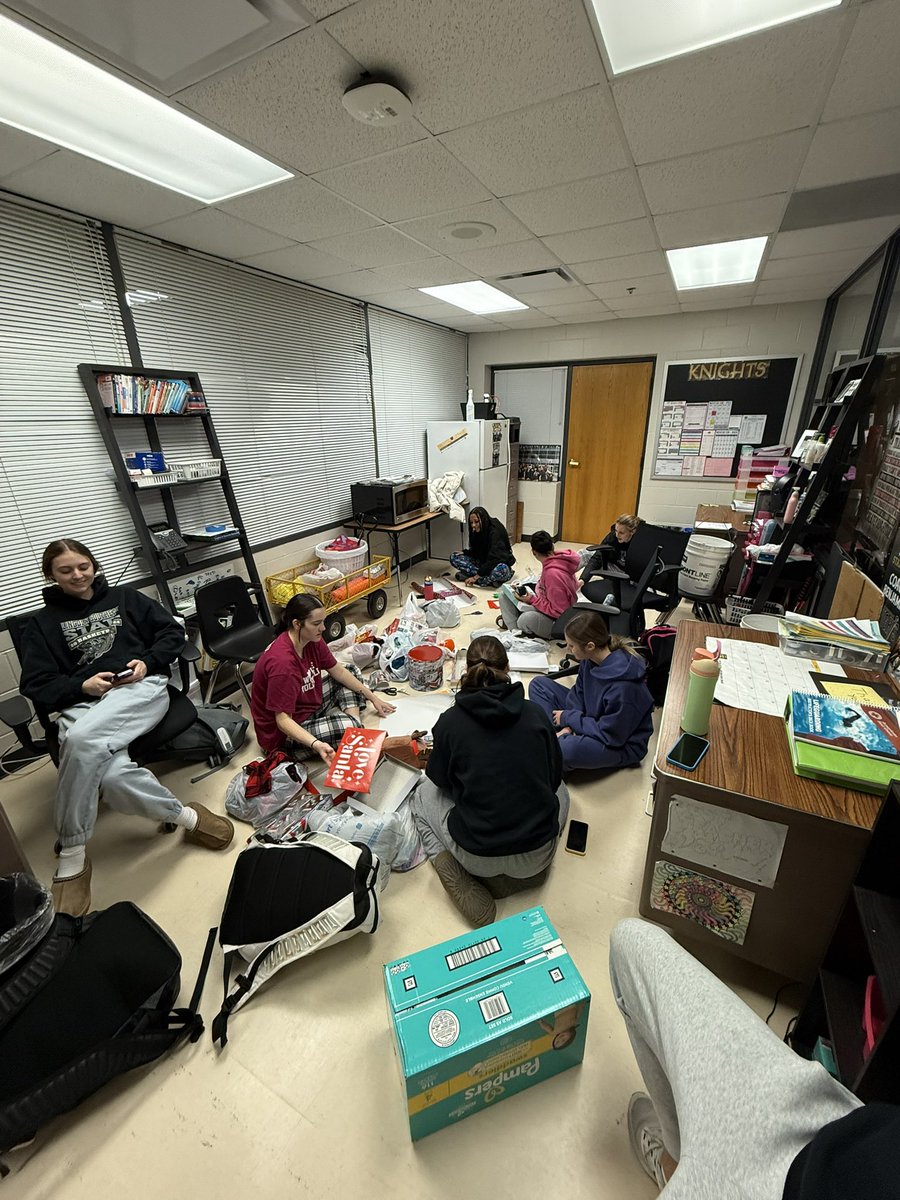 Our favorite holiday tradition 🎁

Our girls shopped, wrapped, and delivered presents to a special family here in Lincoln this week. 

Merry Christmas from the Knights!