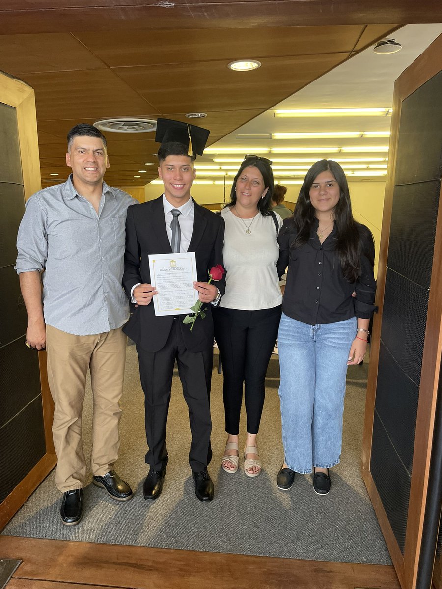 matisuareza's tweet photo. Cumplí mi sueño… SOY ABOGADO.

20.12.2024

Agradecido de la vida soy con la familia que me tocó, son lo más importante que tengo.

Para los que están, y para los que me cuidan desde el cielo, MUCHAS GRACIAS.

SOY ABOGADO!!! https://t.co/5o5rcSoWw5
