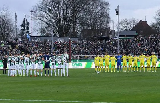 Dans tous les stades, dans toutes les ligues, une minute de silence 🕯️
#Magdeburg