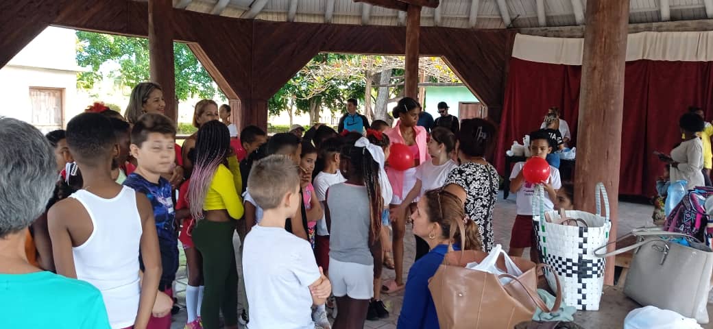FlorayFaunaMtz's tweet photo. En el dia de ayer se realiza una activiidad con los niños del círculo de interés de educación ambiental de la escuela Marcelino Herrera en el Parque Recreativo La Edad de Oro.
#ffmat #educacionambiental #Cárdenas #MatanzasXCuba https://t.co/BSPfjswM5x