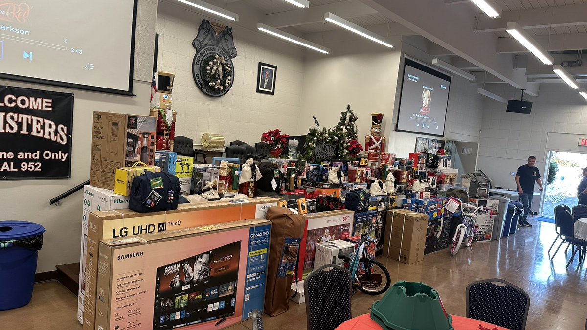 Scarlin2010's tweet photo. Beautiful morning in Orange County for our @teamsters952 @Teamsters Christmas Membership celebration.. 
#Teamsterslocal952 https://t.co/pknuGQZGD9
