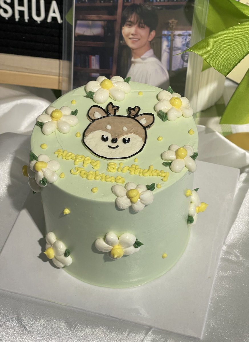 Wanted to thank everyone who came to #FallingForShua ! So happy to celebrate my no. 1 with you all! Thanks for showing so much love! 

Don’t forget to use our hash tag would love to see all your photos from the event! 

Shuahae 🌼💚🤍

-Lisa