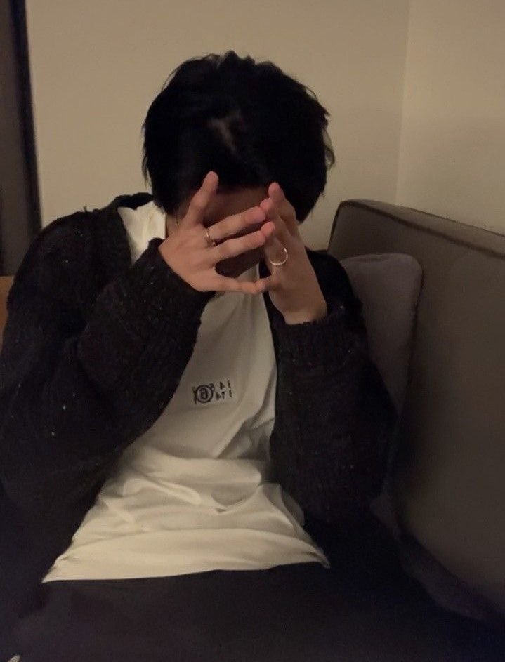 evelitxc's tweet photo. 자존심 더럽게 강하고 동갑
여친이랑 혐관으로 늘 죽어라
싸우는 게 얘네 연애 방식이고 
일상이었던 둘인데 어느날 여친이 
야 나 니 이제 못 좋아하겠어 질려
이러면 갑자기 눈가 붉어지면서
넌 지금까지 질린 새끼랑 사귀어서
짜증났겠네 나도 이제 니 싫어 
하고 목소리 떨면서 우는 거... https://t.co/LUlvUH5eZL
