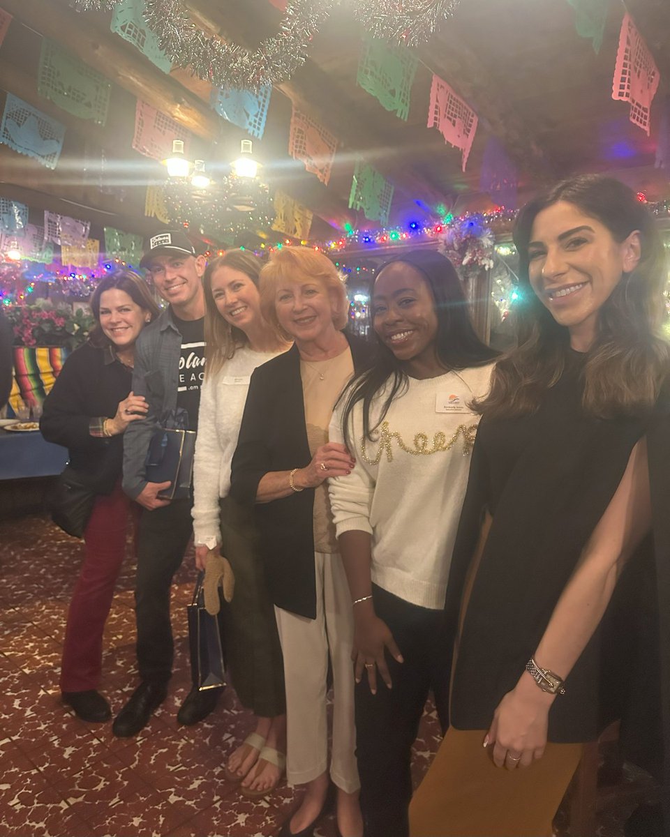 This Monday, our team was a proud sponsor at the Solana Beach Members Appreciation Holiday Party 🎄 We loved speaking with local businesses and expanding our brand presence in California!

#FiberFirst #FiberFirstImmersed #SolanaBeach #CA #FiberInternet