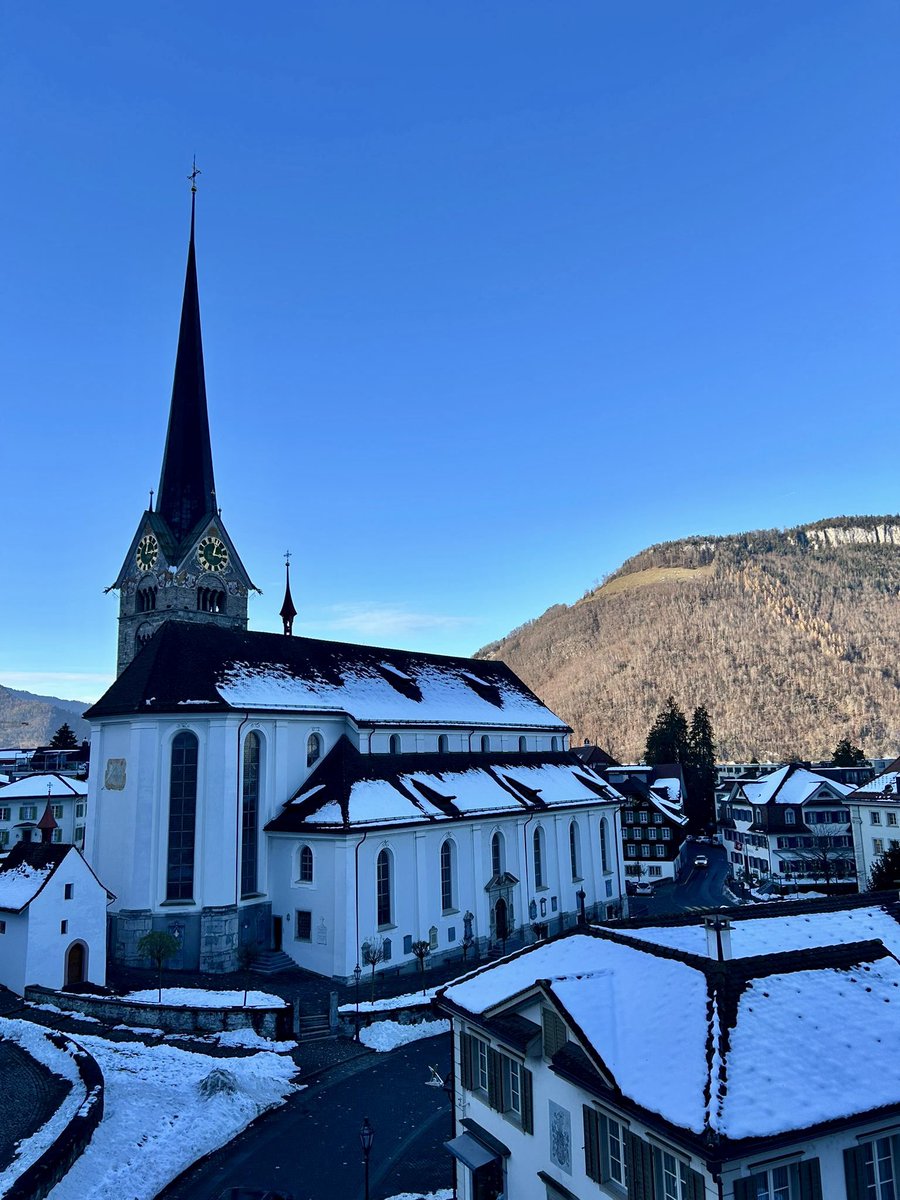 Frohe Weihnachten &amp; ein glückliches, neues Jahr!

mario-roethlisberger.ch/aktuelles/froh…