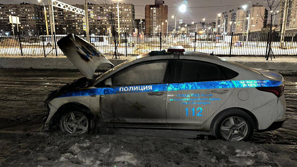 AlexandruC4's tweet image. Explosions and fires continues around Moscow and St Petersburg with banks, post offices, military recruiters, shopping malls, and police cars are targeted by locals paid "by telephone scammers" for promises of small payments.