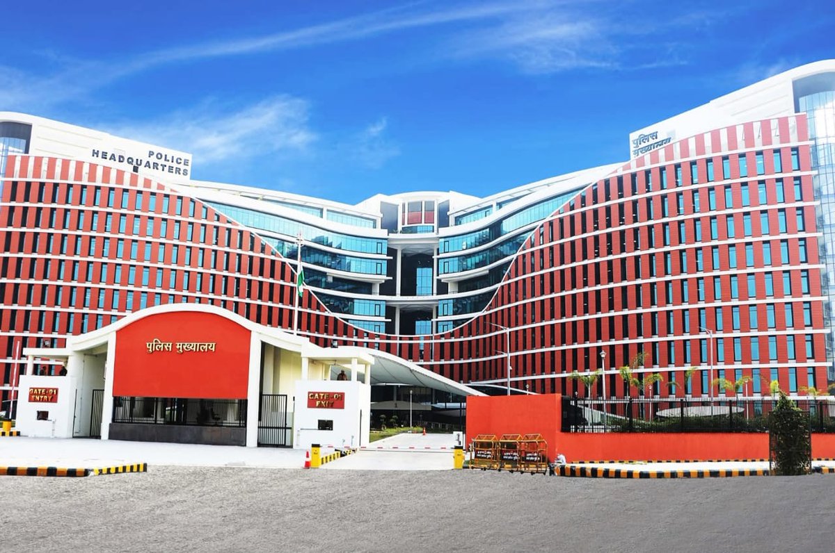 prakashdips's tweet image. Railway track security &amp;amp; passenger safety are priority issues to GRP UP..
A massive public awareness campaign was launched by Sh. Prashant Kumar , IPS , DGP UP to achieve integrated &amp;amp;  systemized track safety of rail network..
#TrackSafety
#PassengerSafety