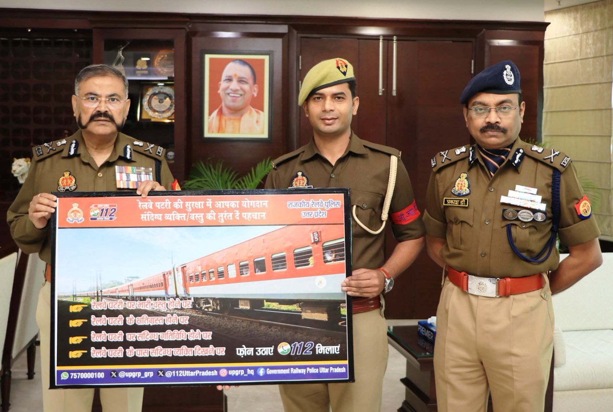 prakashdips's tweet image. Railway track security &amp;amp; passenger safety are priority issues to GRP UP..
A massive public awareness campaign was launched by Sh. Prashant Kumar , IPS , DGP UP to achieve integrated &amp;amp;  systemized track safety of rail network..
#TrackSafety
#PassengerSafety