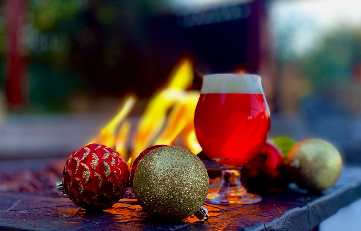 Two #holidaybrews, one mission: find your favorite from #CarolinaBrewery! 🎄🍻 

Will you choose the crisp &amp; warming Santa’s Secret 🎅 or the spiced &amp; cozy Mrs. Claus’s Secret 🤶? Head to the #ChapelHill pub to taste these limited-edition ales!

#tabletopmediagroup