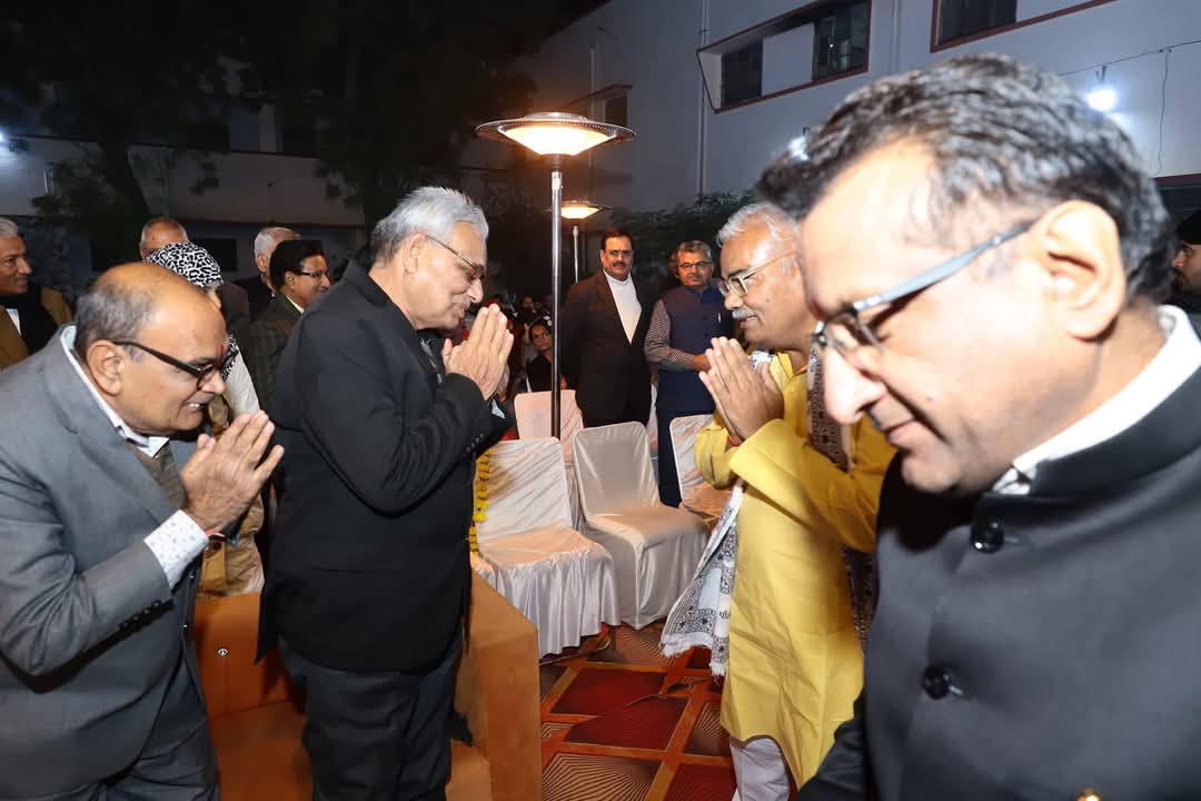 madandilawar's tweet photo. आज एल्युमिनाई पॉलिटेक्निक कॉलेज सोसायटी, बीकानेर द्वारा आयोजित "पुनर्मिलन" पूर्व विद्यार्थी सम्मेलन में सहभागिता की। 

इस पावन अवसर पर अपने आदरणीय गुरुजन श्री नत्थाराम सिंह जी एवं श्री सुखराज दहिया जी के चरण स्पर्श कर उनका आशीर्वाद प्राप्त किया। उनके मार्गदर्शन ने हमेशा जीवन में सफलता का मार्ग प्रशस्त किया है।

सनातन संस्कृति में गुरुजनों का स्थान सर्वोपरि माना गया है। गुरु-शिष्य परंपरा भारतीय संस्कृति की अमूल्य धरोहर है, जो ज्ञान के साथ-साथ जीवन मूल्यों की शिक्षा भी प्रदान करती है।