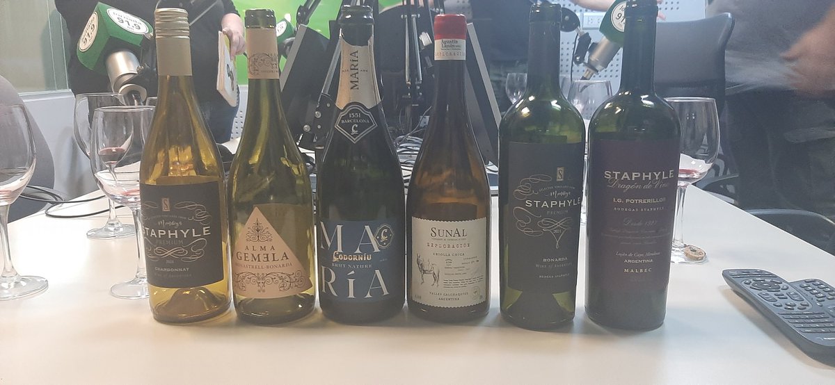 Final de transmisión 📻🍷#Feliz2025 #SobreGustosNoHayNadaEscrito <a href="/SommelierMza/">Luis Mantegini🎙️🍷</a> <a href="/maelenapuerta/">María Elena Puerta</a>