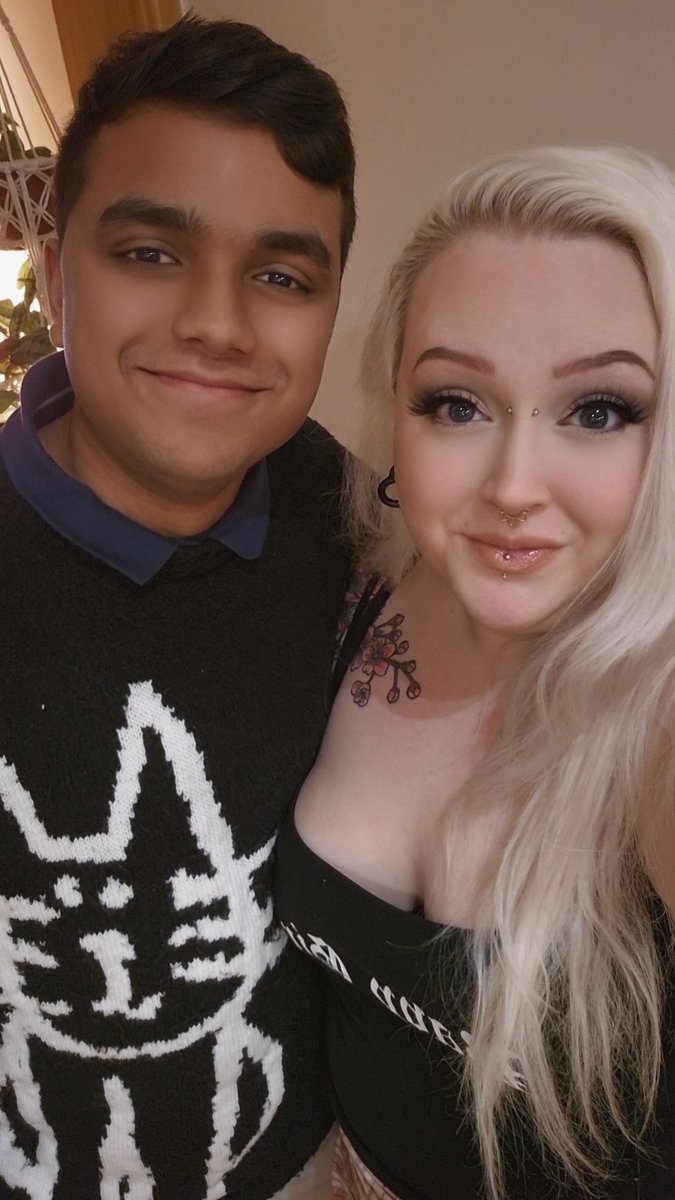 RsnCloe's tweet image. Off out with dippy