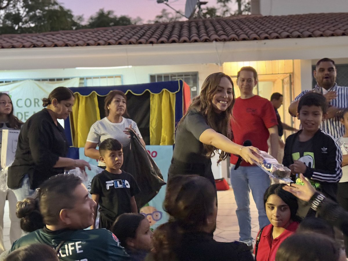 🎄La tarde de ayer cerramos la semana de una forma muy divertida en nuestra posada de la colonia Altagracia. 

Compartir estos momentos navideños cerca de las y los vecinos del Distrito 4 es una de mis cosas favoritas de estas fechas. ❤️‍🩹