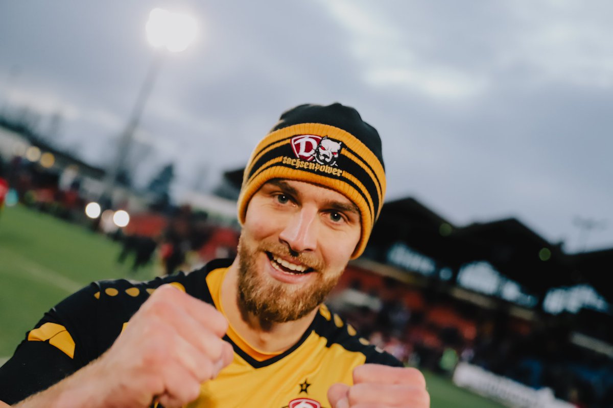 DynamoDresden's tweet photo. So wollen wir euch sehen, Männer! 🤩 #UHGSGD #sgd1953 https://t.co/ntfg5f94DJ