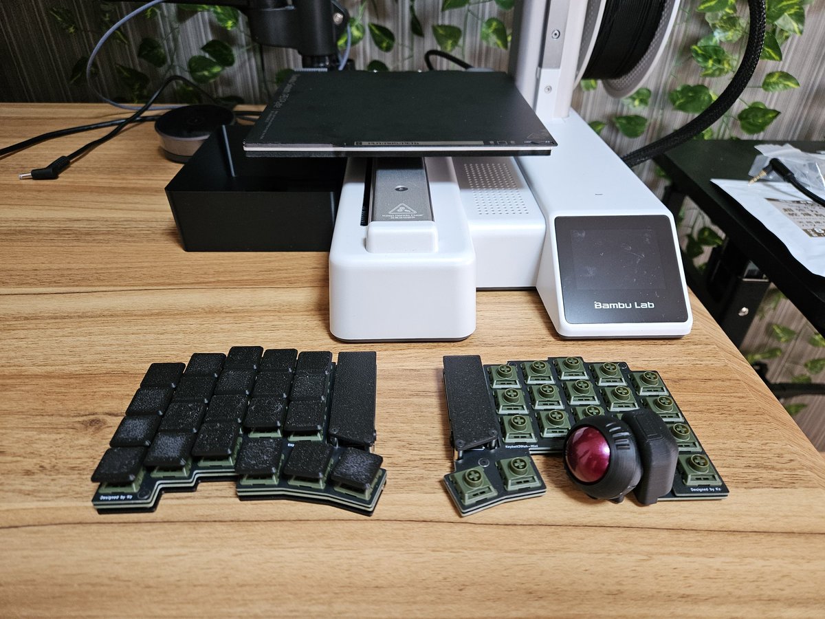 07_chestnut_11's tweet photo. #Keyballish
ほぼ完成！
3Dプリンターも買ってしまい、完全に某monographの方と同じ路線を辿っている。
こりゃ沼だ、、、 https://t.co/rAhHNr6Lxd